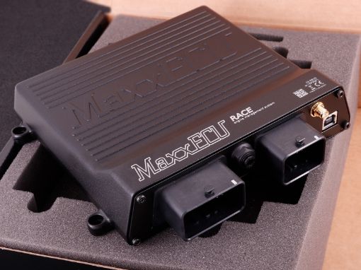 Picture of MaxxECU RACE unit with no accessories in box